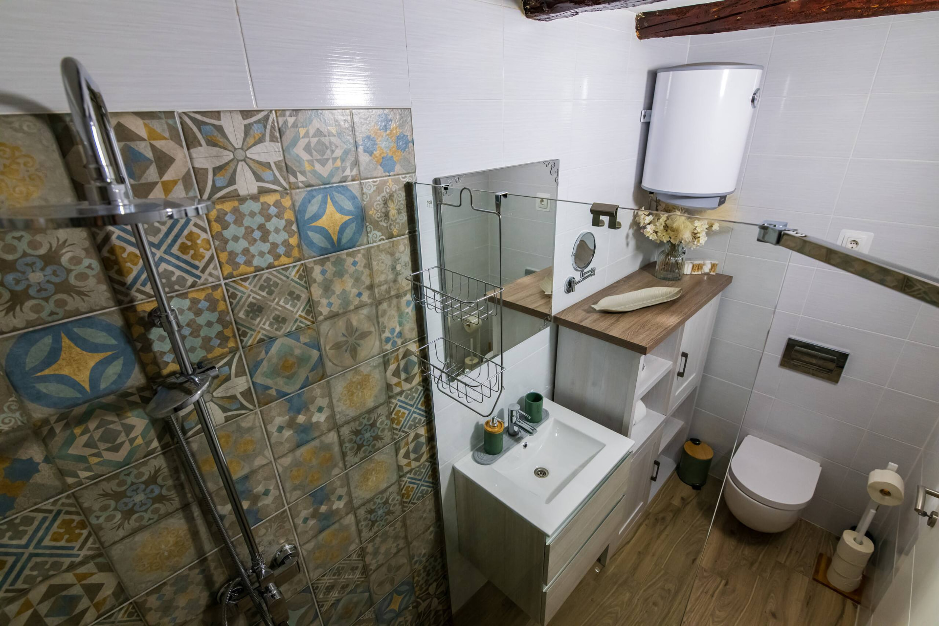 Bathroom 01 — walk-in shower & patterned tiles — Kameni Dvori